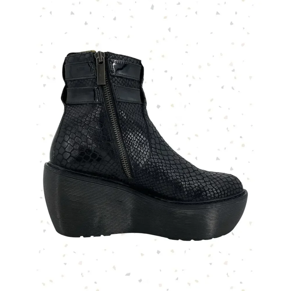Dr. Martens Caitlin Black Reptile Snakeskin Wedge Buckles Ankle Boots Size 6